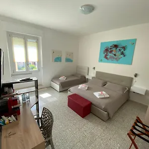 https://rossocorallo-rooms.hotelsalgherosardinia.com