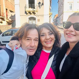 https://be-happy-rooms.taorminaitalyhotels.com